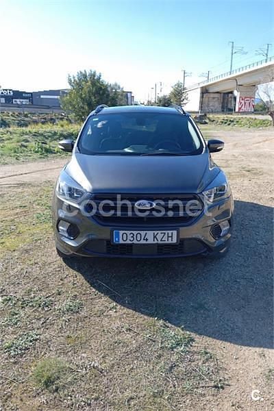 Usado Ford Kuga ST-Line 150 CV (110 kW) 2019 Gris / plata SUV