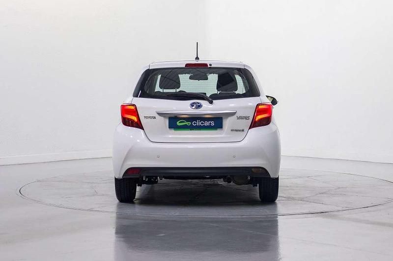 Usado Toyota Yaris Hybrid Active 75 CV (55 kW) 2017 Blanco Berlina