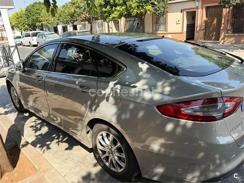 Usado Ford Mondeo Trend 120 CV (88 kW) 2015 Beige Berlina