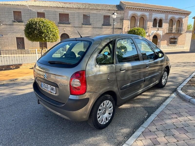Usado Citroën Xsara Picasso Exclusive 92 CV (67 kW) 2009 Beige Monovolumen