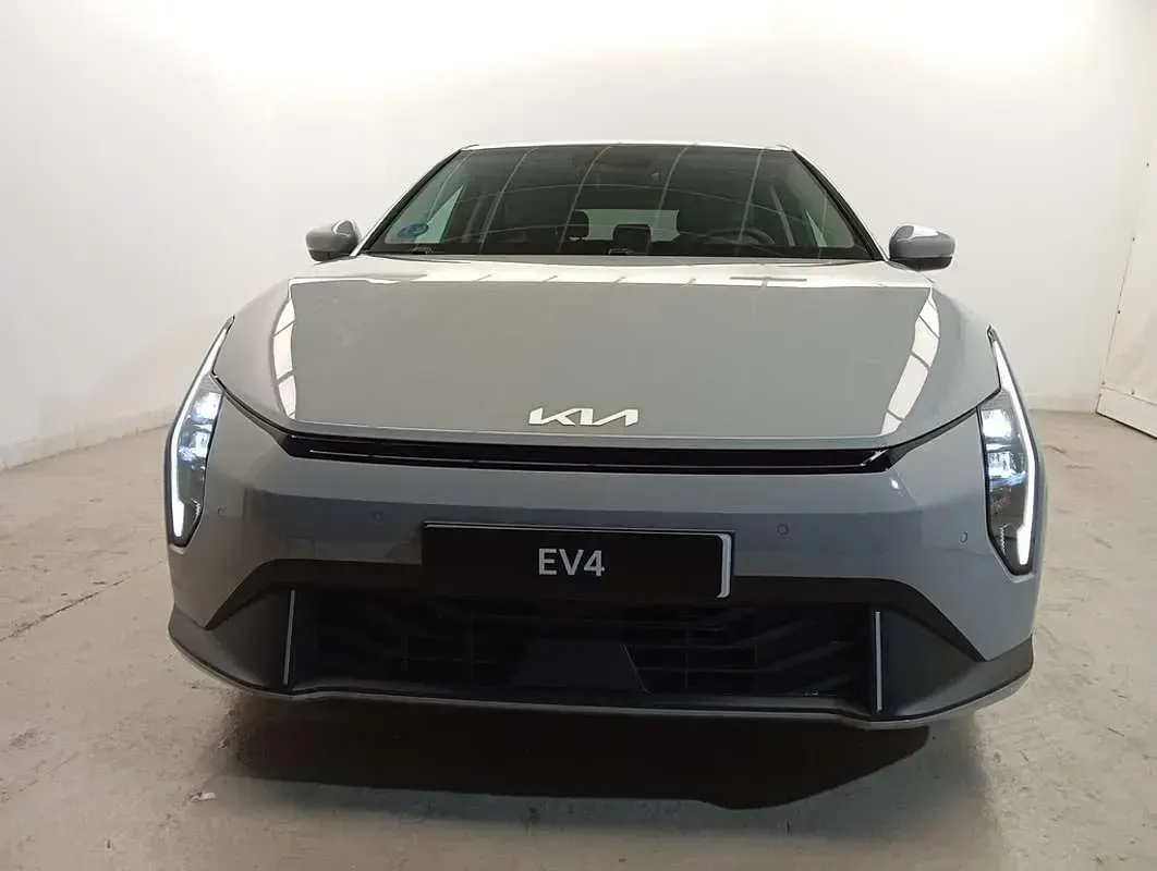 Usado Kia EV4 Launch Edition 150 kW (204 CV) 2025 Gris Utilitario