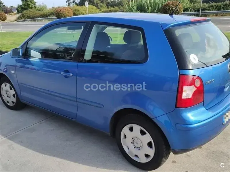 Usado VW Polo Conceptline 64 CV (47 kW) 2005 Azul Berlina