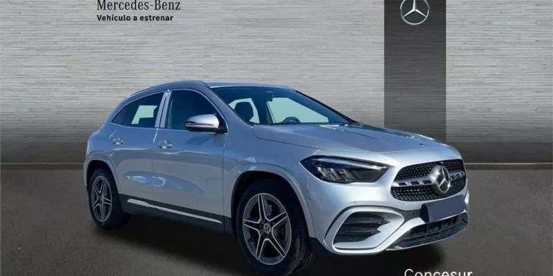 Usado Mercedes GLA200 150 CV (110 kW) 2024 Plata SUV
