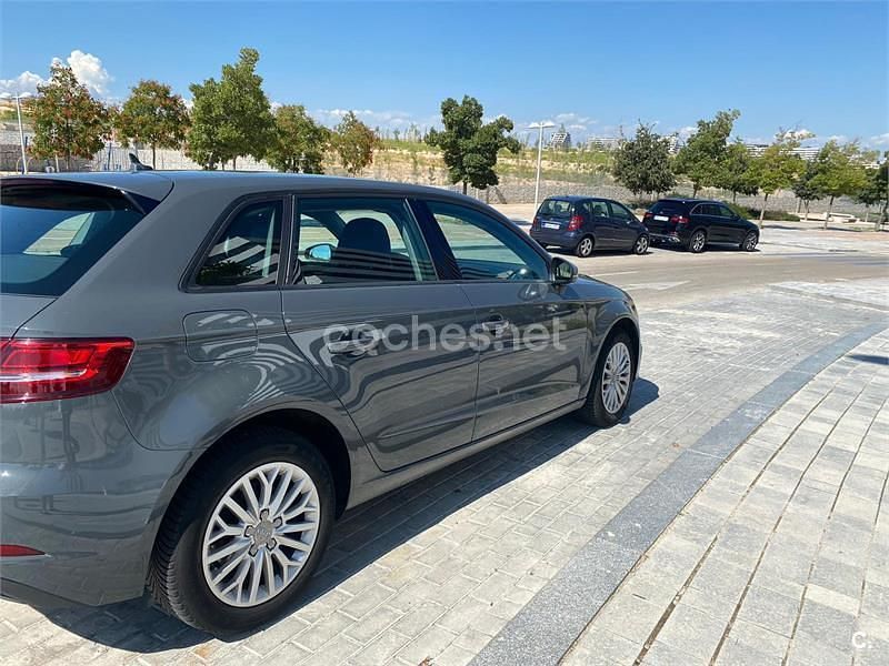 Usado Audi A3 110 CV (80 kW) 2017 Gris / plata Berlina