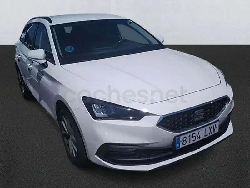 Usado Seat Leon Style 115 CV (84 kW) 2022 Blanco Familiar