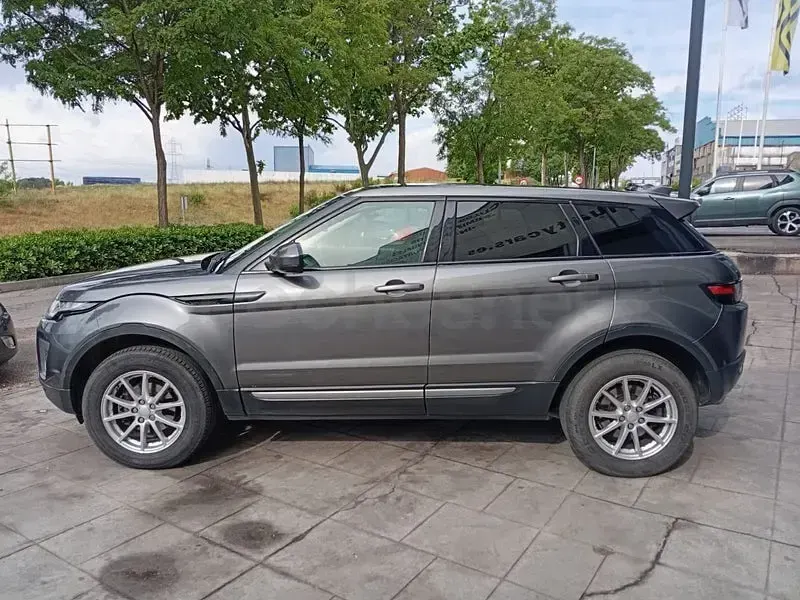 Usado Land Rover Range Rover evoque Pure 150 CV (110 kW) 2017 Gris / plata SUV