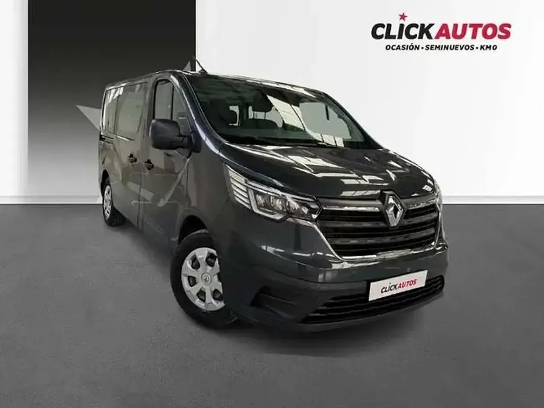 Usado Renault Trafic 110 CV (80 kW) 2023 Gris Monovolumen