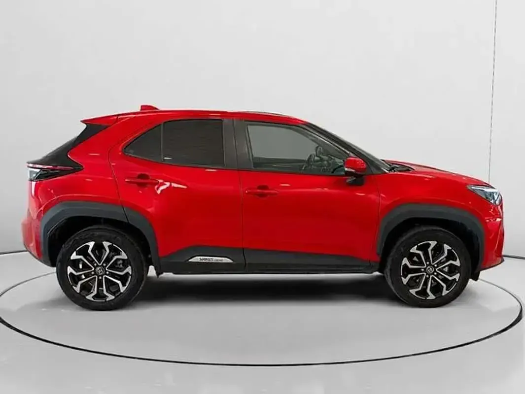 Usado Toyota Yaris Cross Business Edition 116 CV (85 kW) 2022 Rojo SUV