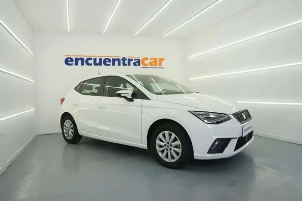 Usado Seat Ibiza Style 116 CV (85 kW) 2023 Blanco Utilitario