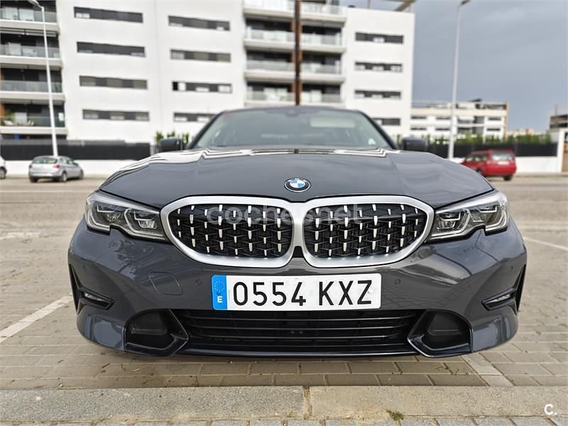 Usado BMW 330 Sport Line 252 HP (185 kW) 2019 Cinzento Sedan