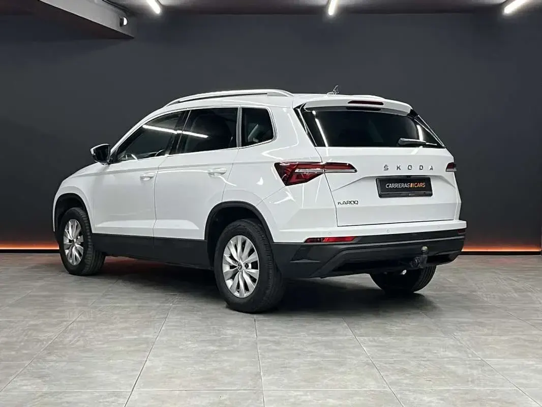 Usado Skoda Karoq Ambition 150 CV (110 kW) 2023 Blanco SUV
