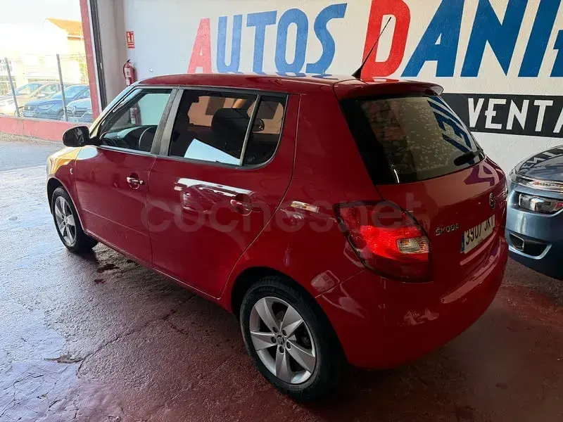 Usado Skoda Fabia Active 90 CV (66 kW) 2016 Rojo Berlina