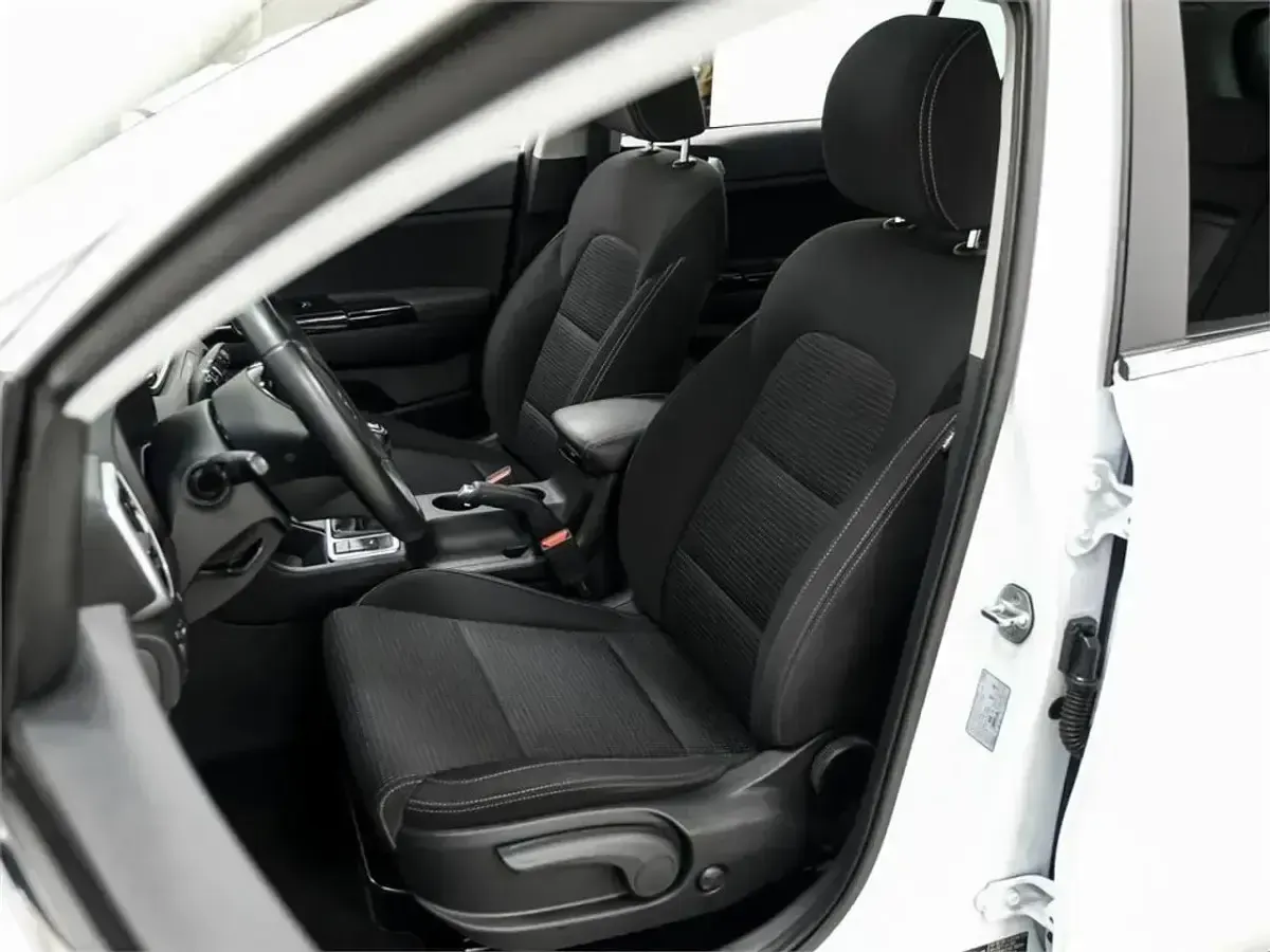 Usado Kia Sportage 136 CV (100 kW) 2021 Blanco SUV