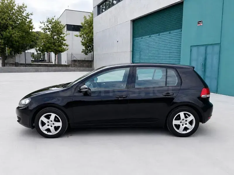 Usado VW Golf VI Advance 105 CV (77 kW) 2011 Negro Utilitario