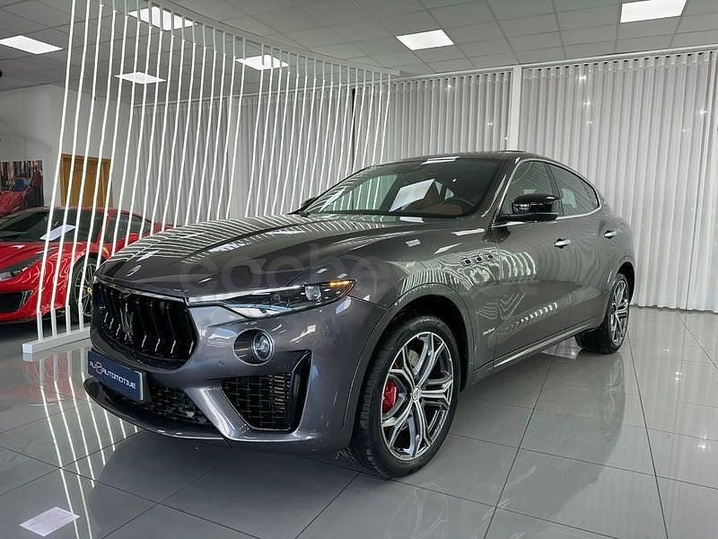 Usado Maserati Levante 350 CV (257 kW) 2021 Gris / plata SUV