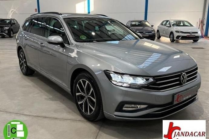 Usado VW Passat Executive 150 CV (110 kW) 2022 Gris Familiar