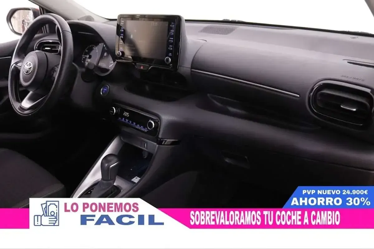 Usado Toyota Yaris Hybrid Active 116 CV (85 kW) 2023 Rojo Berlina