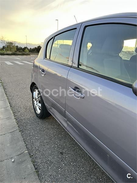Usado Opel Corsa Cosmo 90 CV (66 kW) 2007 Gris / plata Utilitario