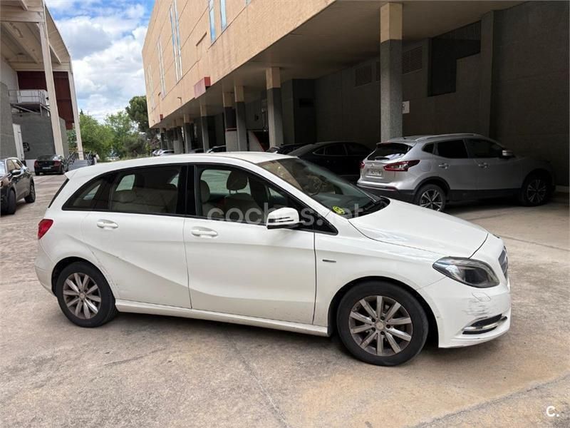 Blanco Usado 2012 Mercedes B180 Monovolumen | 9999 € (Precio justo) - Imagen 1/4