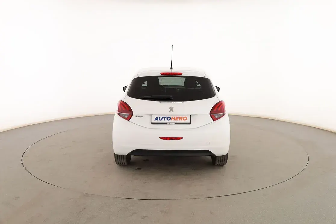 Usado Peugeot 208 Style 100 CV (73 kW) 2018 Blanco Utilitario