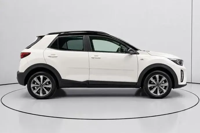 Usado Kia Stonic 101 CV (74 kW) 2023 Blanco SUV