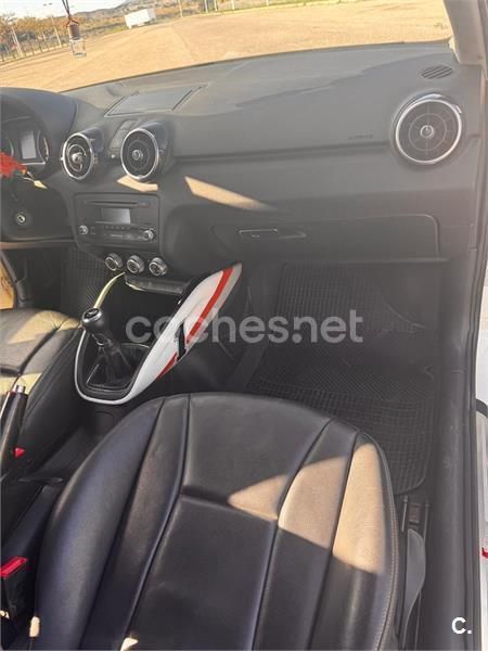 Blanco Usado 2011 Audi A1 Attraction Utilitario | 8500 € (Buen precio) - Imagen 1/4