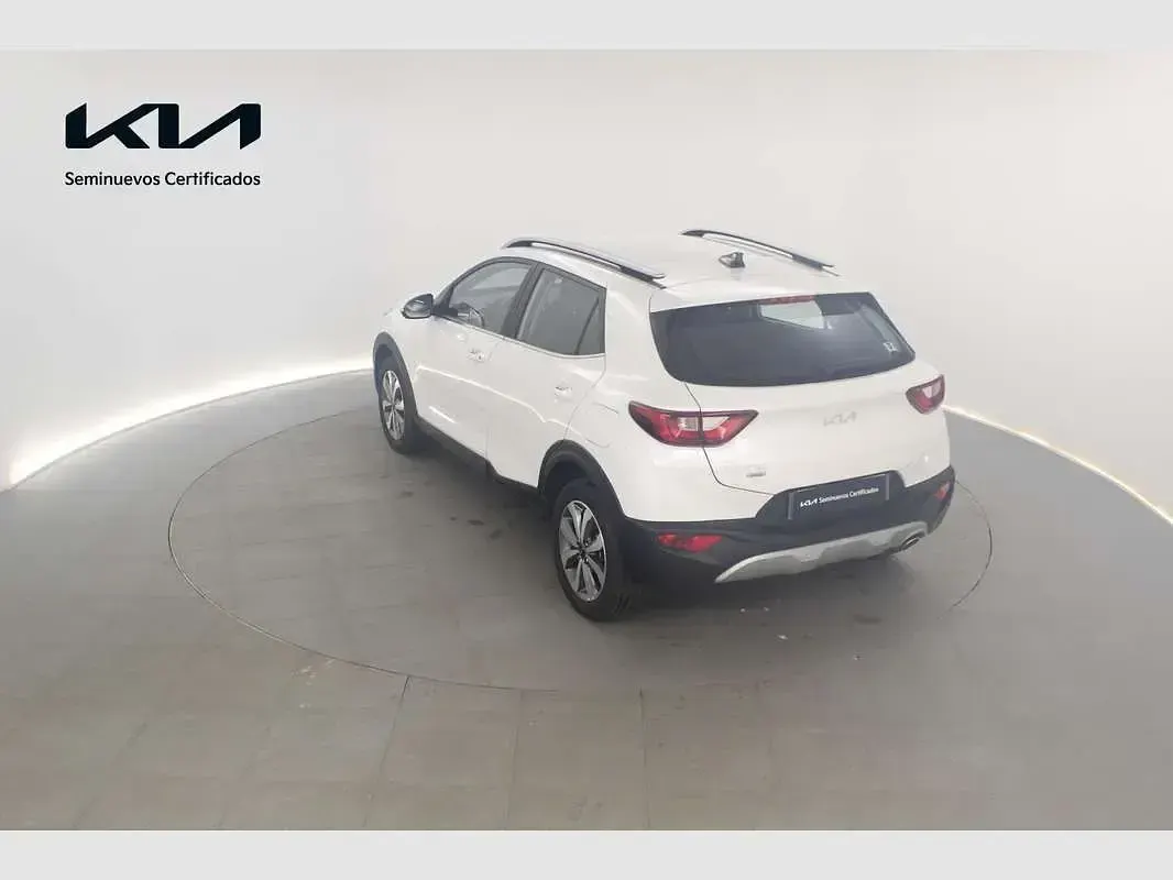 Usado Kia Stonic 101 CV (74 kW) 2023 Blanco SUV