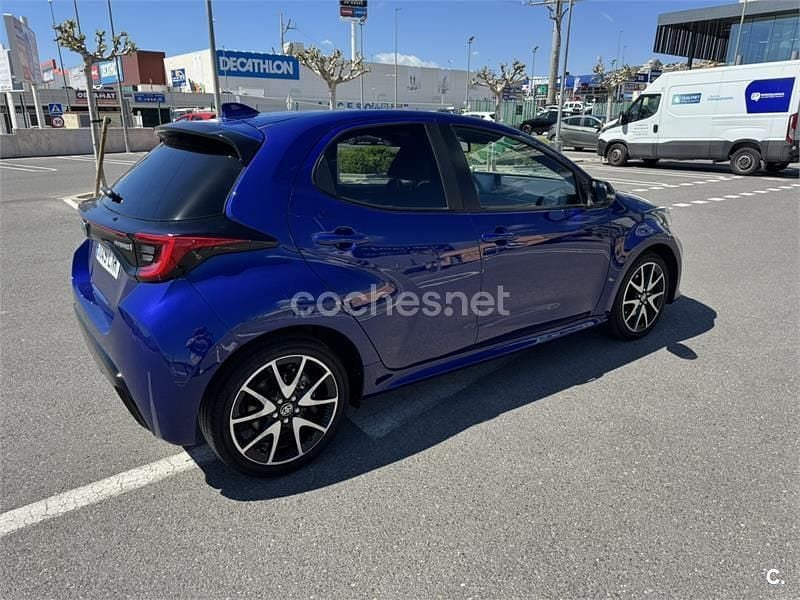 Usado Toyota Yaris Hybrid Plus 116 CV (85 kW) 2021 Azul Berlina
