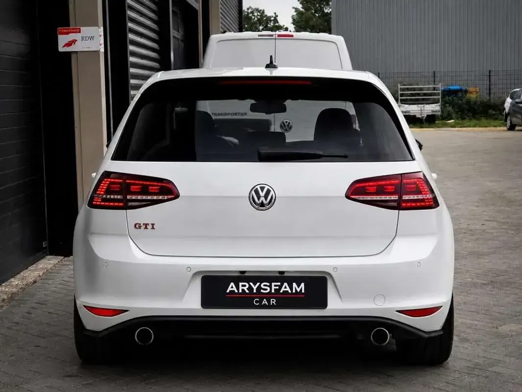 Usado VW Golf VII GTI 220 CV (161 kW) 2013 Blanco Utilitario