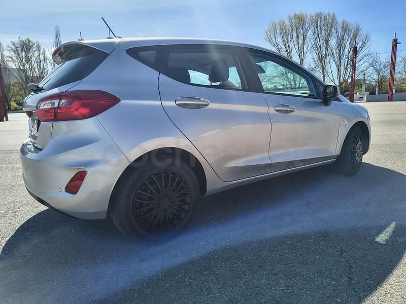 Usado Ford Fiesta Trend 95 CV (69 kW) 2020 Gris / plata Berlina