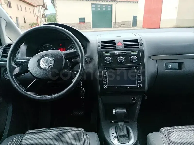 Usado VW Touran Advance 140 CV (102 kW) 2005 Negro Monovolumen