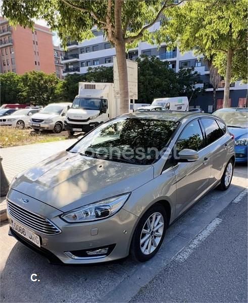 Beige Usado 2016 Ford Focus Titanium Berlina | 8900 € (Precio justo) - Imagen 1/4