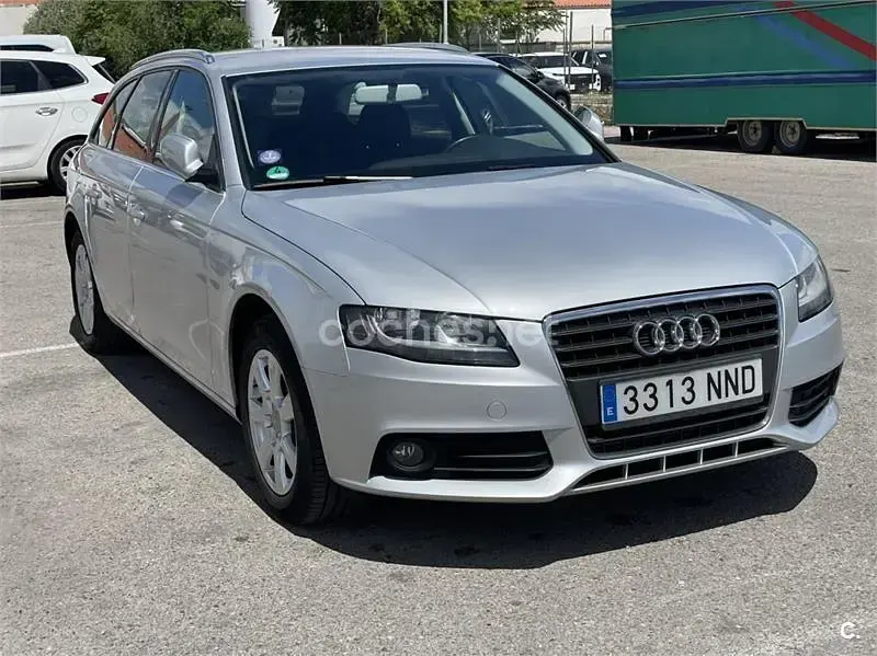 Usado Audi A4 120 CV (88 kW) 2009 Gris / plata Familiar