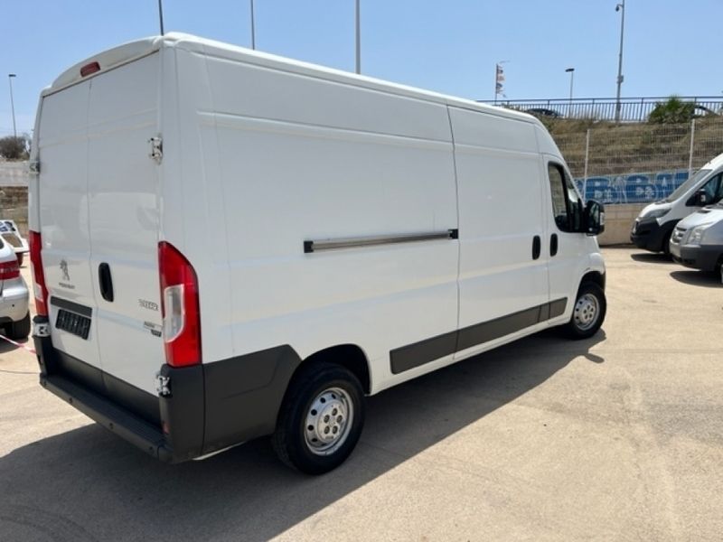 Usado Peugeot Boxer 131 CV (96 kW) 2018 Blanco metalico Van