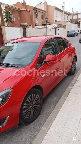 Rojo Usado 2014 Opel Astra Selective Berlina | 3800 € (Buen precio) - Imagen 1/4