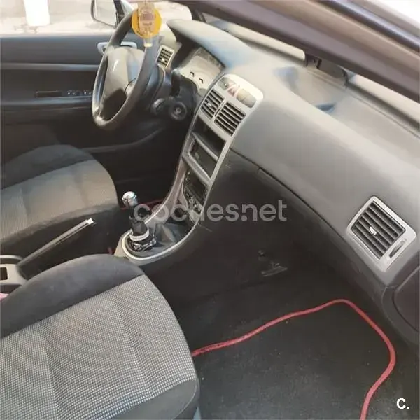 Usado Peugeot 307 90 CV (66 kW) 2005 Gris / plata Familiar