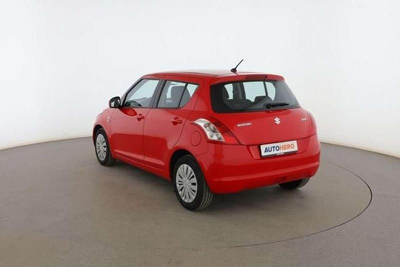 Usado Suzuki Swift GL 75 CV (55 kW) 2016 Rojo Utilitario
