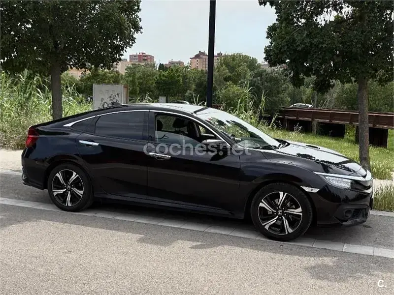 Usado Honda Civic Executive 182 CV (133 kW) 2018 Negro Berlina