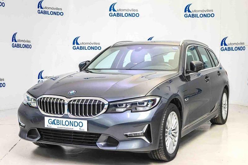 Gris Usado 2022 BMW 320e Comfort Edition Berlina | 33.900 € (Un poco caro) - Imagen 1/4