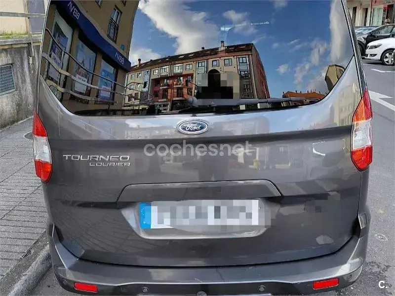 Usado Ford Tourneo Courier Sport 100 CV (73 kW) 2019 Gris / plata Monovolumen