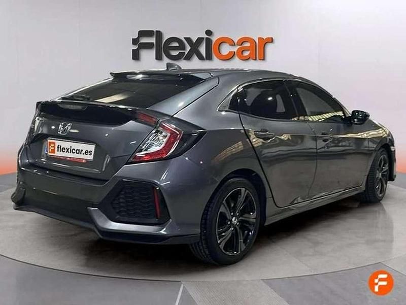 Usado Honda Civic Comfort 129 CV (94 kW) 2019 Gris Utilitario