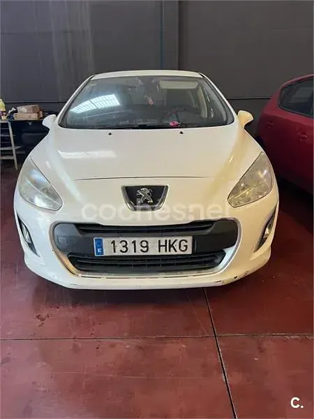 Usado Peugeot 308 Access 98 CV (72 kW) 2012 Blanco Berlina