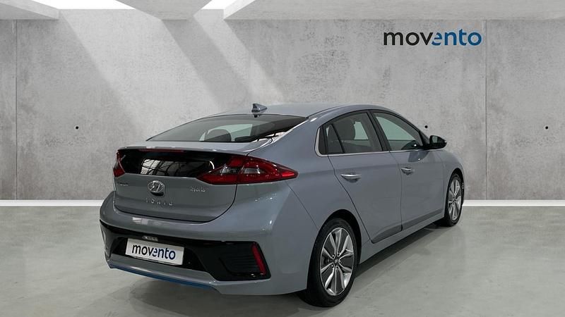Usado Hyundai Ioniq Style 141 CV (103 kW) 2016 Gris / plata Utilitario