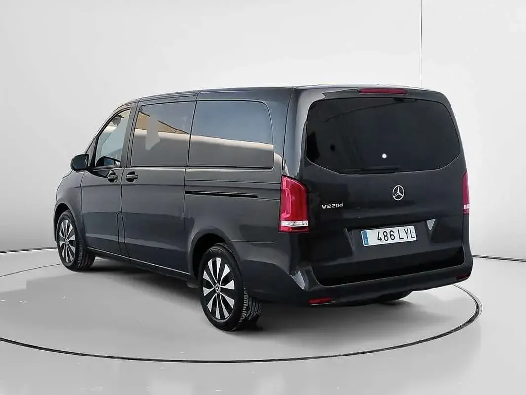 Usado Mercedes V220 Avantgarde 163 CV (119 kW) 2022 Gris Monovolumen