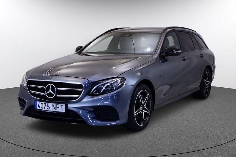 Negro Usado 2020 Mercedes E300 AMG Berlina | 42.440 € - Imagen 1/4