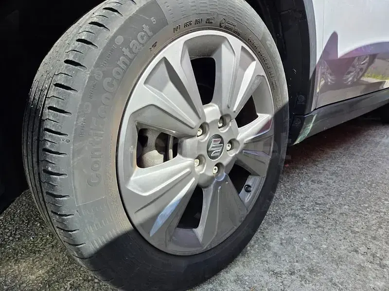 Usado Suzuki Vitara GLX 116 CV (85 kW) 2022 Gris / plata SUV