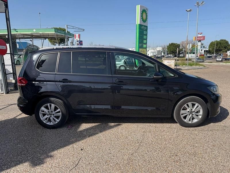Usado VW Touran Advance 150 CV (110 kW) 2022 Negro Monovolumen