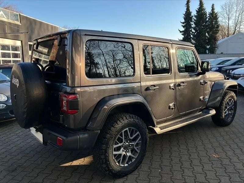 Usado Jeep Wrangler Sahara 381 CV (280 kW) 2022 Gris / plata SUV