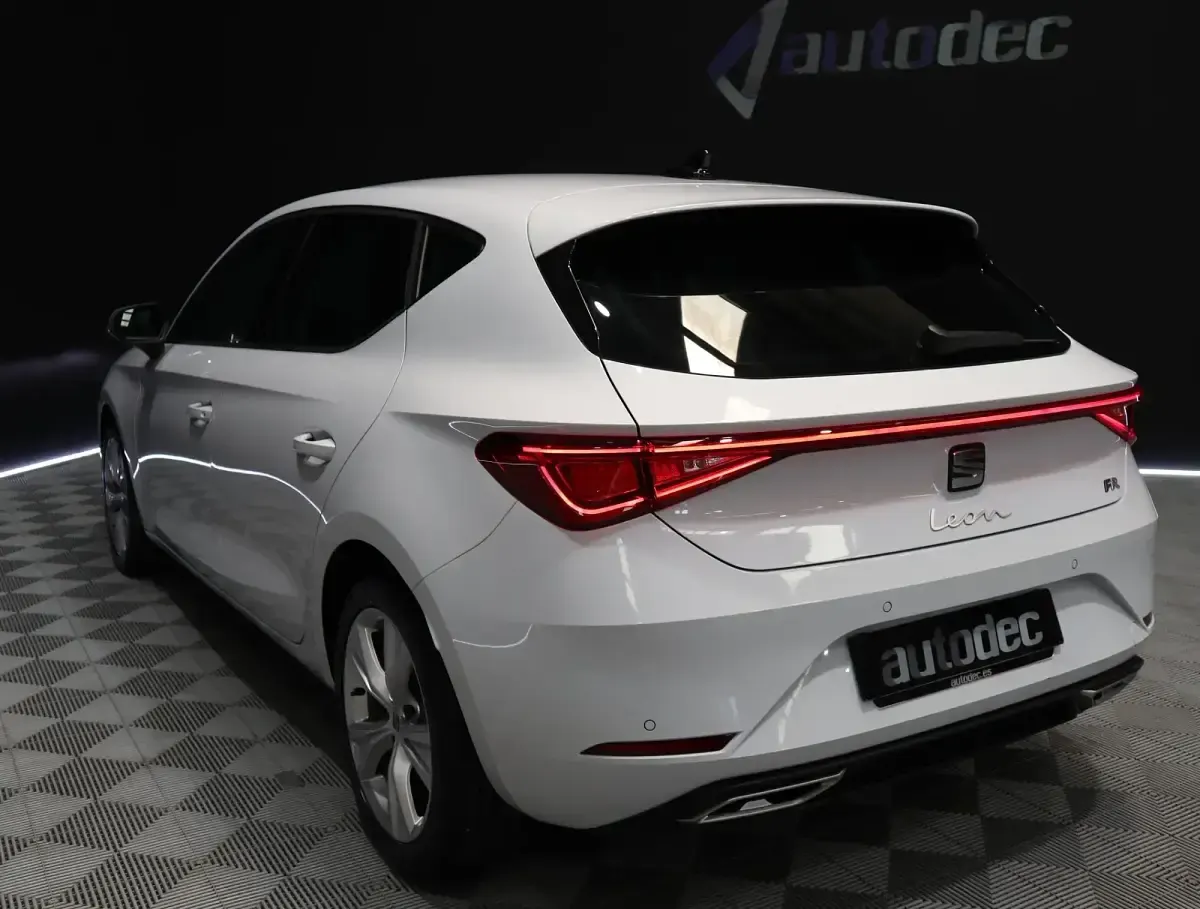 Usado Seat Leon FR 150 CV (110 kW) 2024 Blanco Berlina