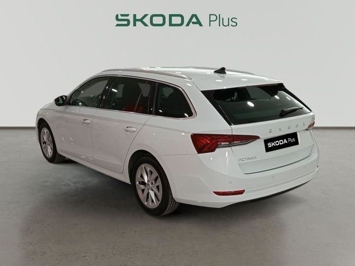 Blanco Usado 2020 Skoda Octavia Ambition Familiar | 19.390 € (Un poco caro) - Imagen 1/4